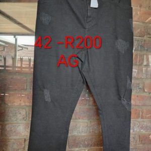42 Swart Stukkende Staute Jean (AG)